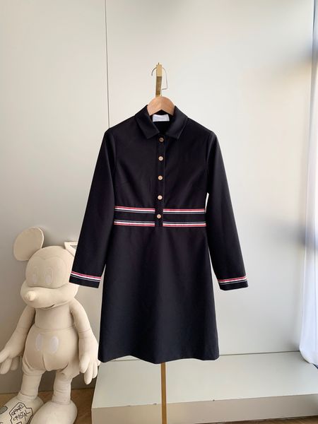 classic lapel design retro college waist contrast ribbon suit skirt, Black;gray
classic lapel design retro college waist contrast ribbon suit skirt, Black;gray