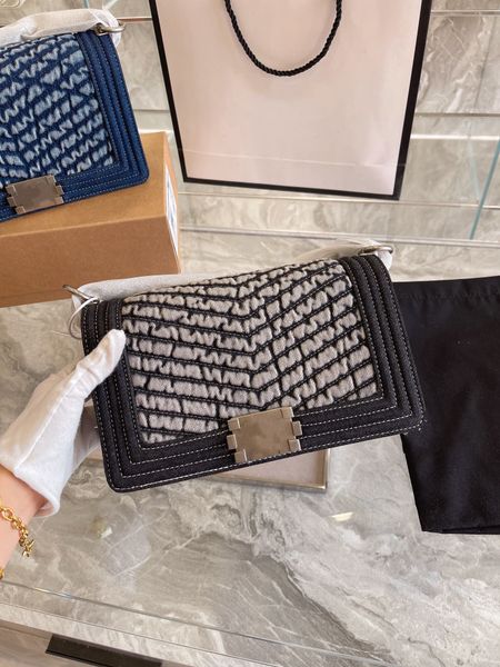designer bag women 2023 new fashion one shoulder bag denim designer handbag crossbody bag clamshell design casual metal locking buckle
designer bag women 2023 new fashion one shoulder bag denim designer handbag crossbody bag clamshell design casual metal locking buckle