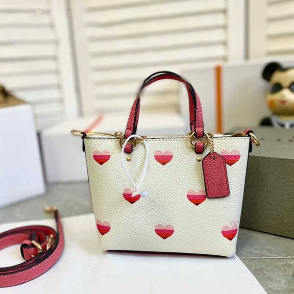 totes love pattern tote bag luxurys designer bag elegant heart women designers tote handbag woman leather shoulder bags crossbody bags purse
totes love pattern tote bag luxurys designer bag elegant heart women designers tote handbag woman leather shoulder bags crossbody bags purse