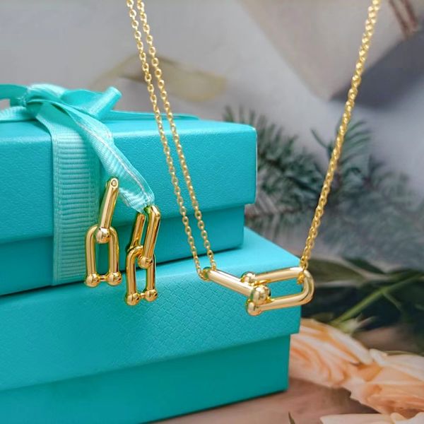 new european and american horseshoe buckle necklace earrings set luxury designer pendant girls valentine's day gift jewelry factory who, Silver
new european and american horseshoe buckle necklace earrings set luxury designer pendant girls valentine's day gift jewelry factory who, Silver