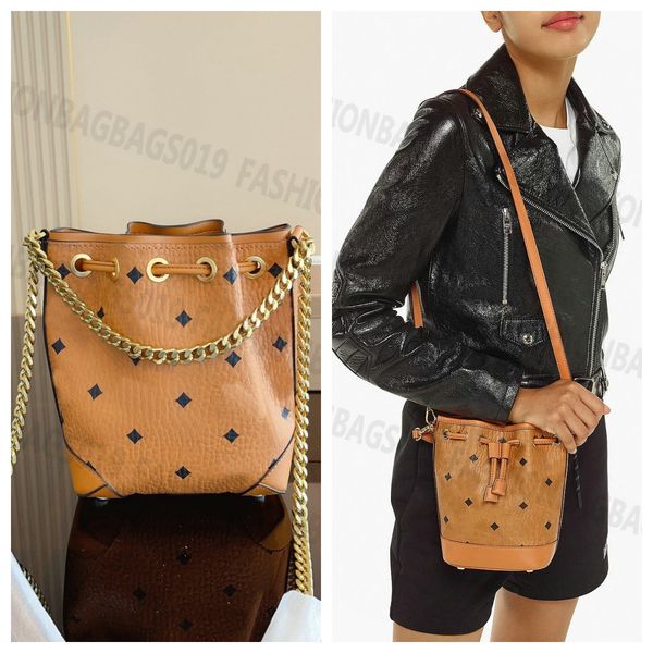 drawstring bucket bag designer dessau mini crossbody chains bags string classic messenger ladies evening underarmbag wallet purse adjustable, Black;red
drawstring bucket bag designer dessau mini crossbody chains bags string classic messenger ladies evening underarmbag wallet purse adjustable, Black;red