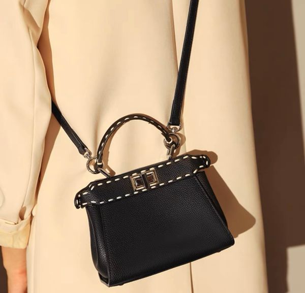 new one shoulder bag leather designer women bag brand crossbody bag small tote bag luxury handbag casual metal locking buckle quality top
new one shoulder bag leather designer women bag brand crossbody bag small tote bag luxury handbag casual metal locking buckle quality top