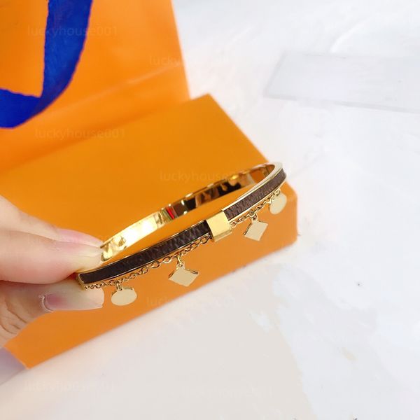 new luxury designer letter pendant bangle leather 18k gold-plated stainless steel wristband cuffs neutral hip hop fashion jewelry accessorie, Black
new luxury designer letter pendant bangle leather 18k gold-plated stainless steel wristband cuffs neutral hip hop fashion jewelry accessorie, Black