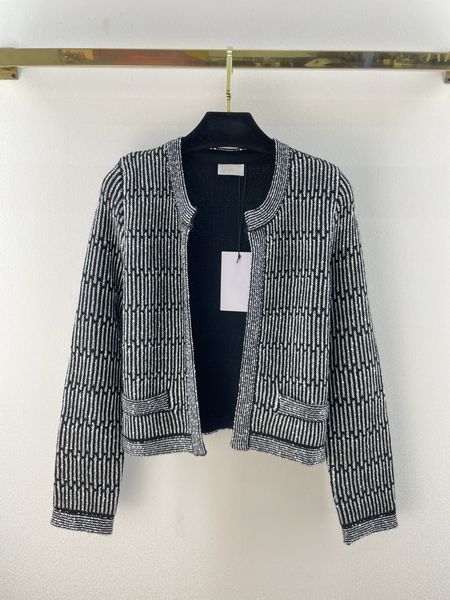 the beautiful fairy white rich beauty god valued the craft crystal bead yarn cashmere cardigan, White;black
the beautiful fairy white rich beauty god valued the craft crystal bead yarn cashmere cardigan, White;black