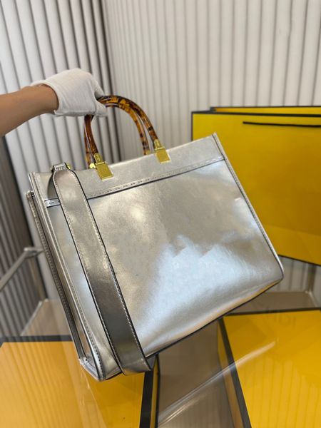 gold large capacity shopping bag tote bag crossbody bag luxury handbag one shoulder bag women purse brand designer bag leather silver
gold large capacity shopping bag tote bag crossbody bag luxury handbag one shoulder bag women purse brand designer bag leather silver