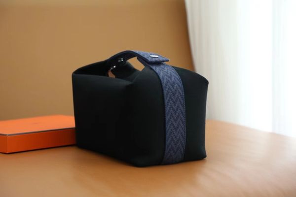 new canvas cosmetic bags h home full handmade lunch box bag inner container storage bag embroidery hand bill of lading shoulder makeup bag
new canvas cosmetic bags h home full handmade lunch box bag inner container storage bag embroidery hand bill of lading shoulder makeup bag