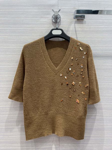 classic v-neck hand-positioned beading design low-key luxury caramel color beading short sleeve top, White;black
classic v-neck hand-positioned beading design low-key luxury caramel color beading short sleeve top, White;black