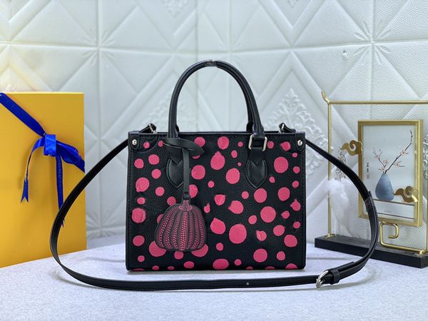 the tote bag onthego pm mm women luxurys designer bags embossing genuine leather totes handbags messenger crossbody men travel shoulder bag
the tote bag onthego pm mm women luxurys designer bags embossing genuine leather totes handbags messenger crossbody men travel shoulder bag