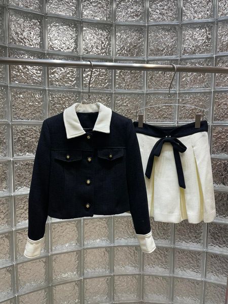 2022 autumn and winter new fashion patchwork coat high waist pleated skirt suit, White
2022 autumn and winter new fashion patchwork coat high waist pleated skirt suit, White