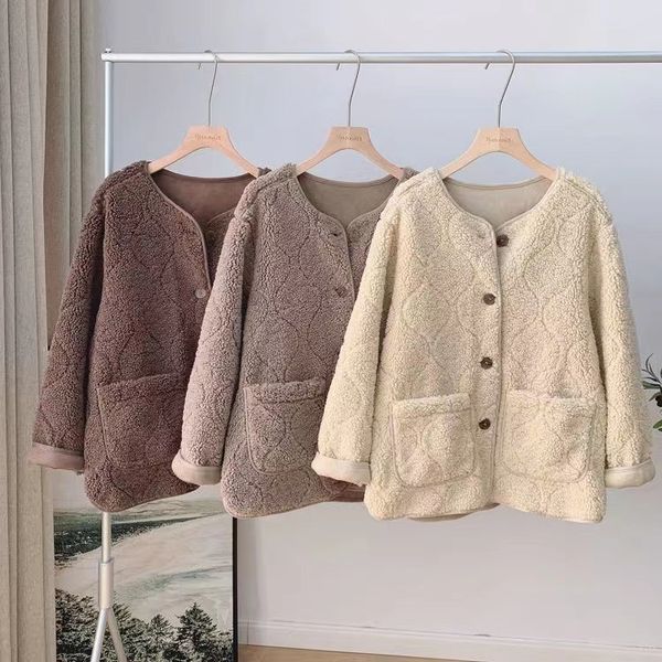 women's jackets designer spring and autumn jackets for women lamb wool coat fur parkas with letters casual windbreaker warm thick outwe, Black;brown
women's jackets designer spring and autumn jackets for women lamb wool coat fur parkas with letters casual windbreaker warm thick outwe, Black;brown