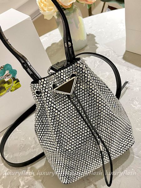 women tote handbags mini satin designer fashion crystal embellished bucket bags diamond totes 2023 new summer gold black shiny party shoulde
women tote handbags mini satin designer fashion crystal embellished bucket bags diamond totes 2023 new summer gold black shiny party shoulde