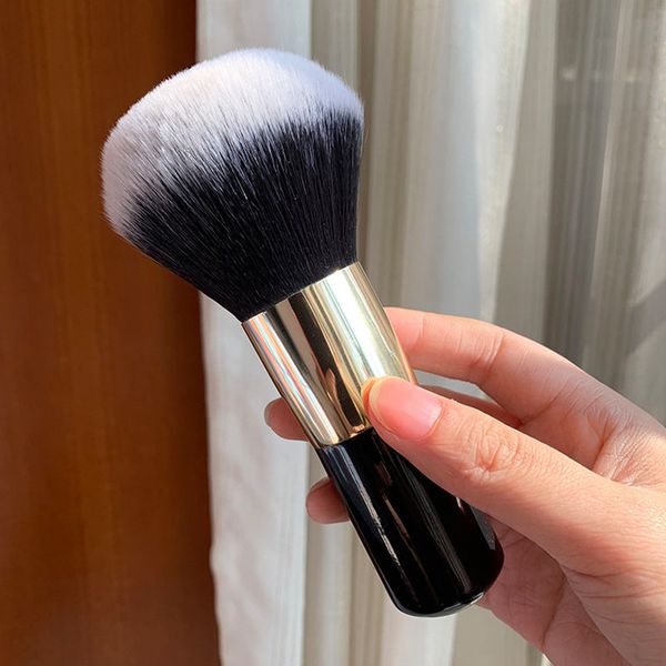 powder brush loose powder blush makeup brush with soft hair and handle professional makeup brush
powder brush loose powder blush makeup brush with soft hair and handle professional makeup brush