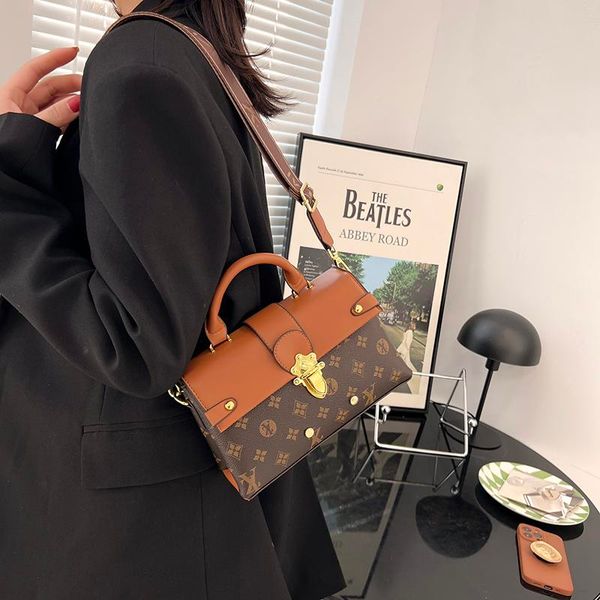 r fashion vintage printing small square bag classic european and american retro one-shoulder messenger crossbody bag
r fashion vintage printing small square bag classic european and american retro one-shoulder messenger crossbody bag