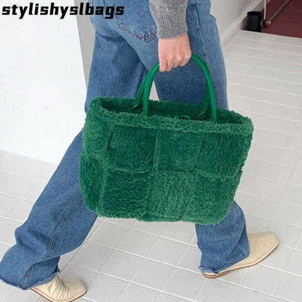 totes luxury woven plush women handbag designer faux fur shoulder bag brands soft fluffy bags for women winter warm tote ladies 2023 011723h
totes luxury woven plush women handbag designer faux fur shoulder bag brands soft fluffy bags for women winter warm tote ladies 2023 011723h
