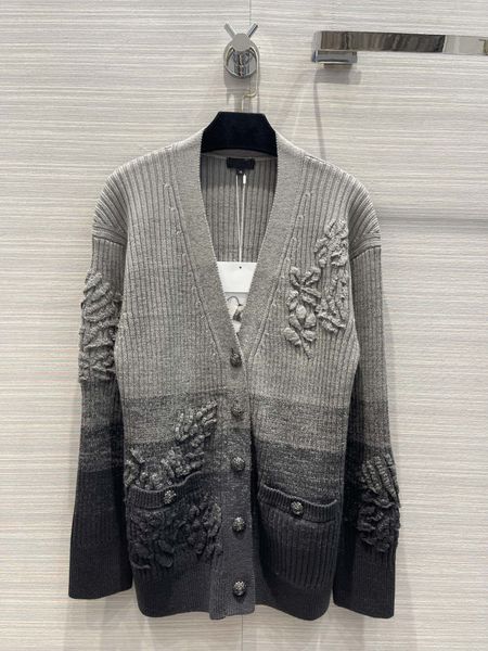 heavy craft double-weave three-dimensional floating pattern craft new color gradient long cardigan, White;black
heavy craft double-weave three-dimensional floating pattern craft new color gradient long cardigan, White;black