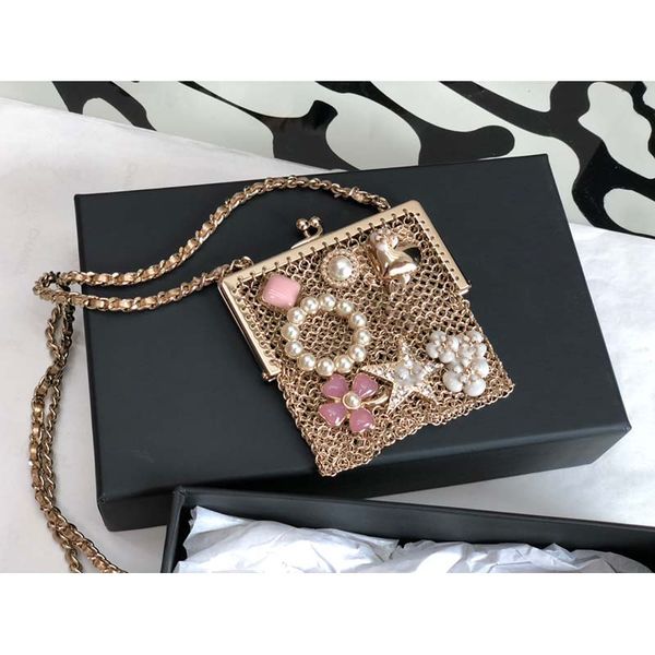 luxurys women chain crossbody bags designers shoulder bags pruse chain atmospheric chain small packet made of pure metal with floral accesso
luxurys women chain crossbody bags designers shoulder bags pruse chain atmospheric chain small packet made of pure metal with floral accesso