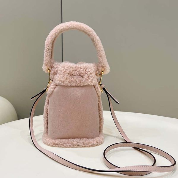 bags classical explosive fashion handbags women cross body classic style lady shoulder gold chain cross body bag leather handbags accessorie
bags classical explosive fashion handbags women cross body classic style lady shoulder gold chain cross body bag leather handbags accessorie