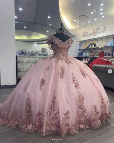 2023 pink quinceanera dresses v neck lace 3d floral applique ruffles custom made tulle sweet 15 16 princess pageant ball gown vestidos, Blue;red
2023 pink quinceanera dresses v neck lace 3d floral applique ruffles custom made tulle sweet 15 16 princess pageant ball gown vestidos, Blue;red