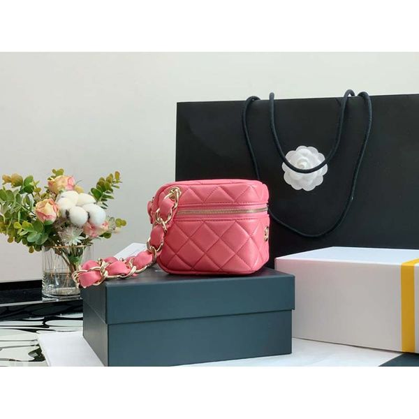 luxurys women chain crossbody bags designers shoulder bags small fragrant wind thick chain square dice pack can be used as a cosmetic bag st
luxurys women chain crossbody bags designers shoulder bags small fragrant wind thick chain square dice pack can be used as a cosmetic bag st