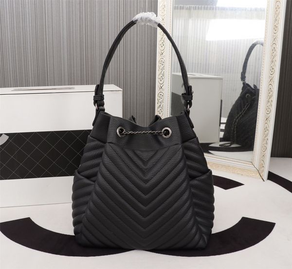 crossbody bag chain one shoulder bag v line large capacity tote bag bucket bag designer women bag brand bag black leather luxury handbag
crossbody bag chain one shoulder bag v line large capacity tote bag bucket bag designer women bag brand bag black leather luxury handbag