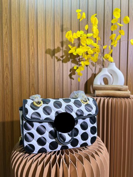 luxurys women chain crossbody bags designers heart v wave pattern shoulder bags messenger bags pruse chain tote box packaging
luxurys women chain crossbody bags designers heart v wave pattern shoulder bags messenger bags pruse chain tote box packaging