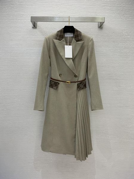 new autumn and winter color contrast plaid panel with one side irregular pleated design, two-piece buttoned suit collar, waist closure, thin, Black;gray
new autumn and winter color contrast plaid panel with one side irregular pleated design, two-piece buttoned suit collar, waist closure, thin, Black;gray