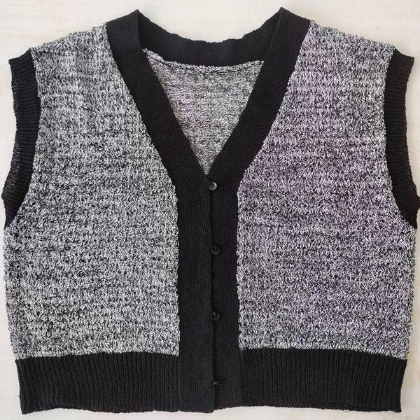 women's tees v-neck hollowed out knitted vest and the design novel polyester recycled polyester ammonia yarn design makes the soft, White
women's tees v-neck hollowed out knitted vest and the design novel polyester recycled polyester ammonia yarn design makes the soft, White