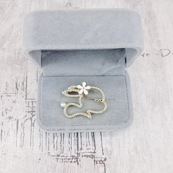 pins luxury women designer brooch geometry brooches silver plated inlay crystal rhinestone jewelry broche charm men pearl a badge broches pa, Gray
pins luxury women designer brooch geometry brooches silver plated inlay crystal rhinestone jewelry broche charm men pearl a badge broches pa, Gray