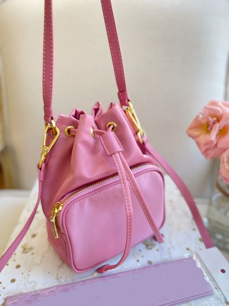 prads nylon shoulder bags women pink luxury bags lady designer tote bags 7a quality small handbags popular shopping bag triangle logo crossb
prads nylon shoulder bags women pink luxury bags lady designer tote bags 7a quality small handbags popular shopping bag triangle logo crossb