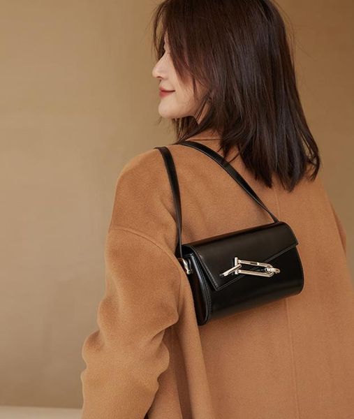 luxurys designers black women shoulder bag totes fashion leather crossbody handbag purses axillary bag
luxurys designers black women shoulder bag totes fashion leather crossbody handbag purses axillary bag
