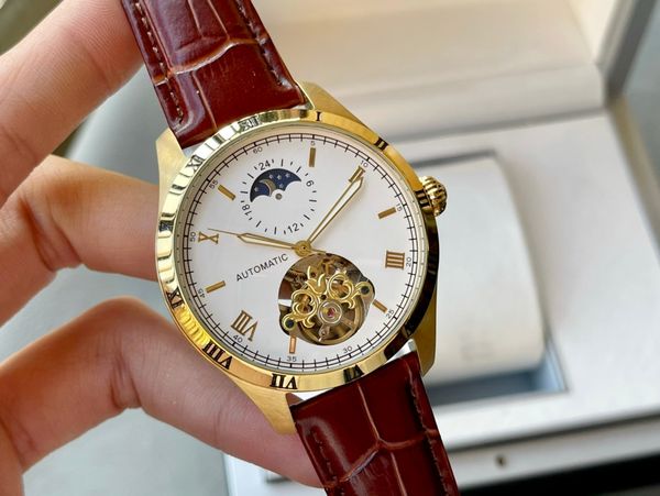 men's mechanical watch equipped with advanced movement fully automatic winding silver dial 42mm half hollow production of noble atmosph, Slivery;brown
men's mechanical watch equipped with advanced movement fully automatic winding silver dial 42mm half hollow production of noble atmosph, Slivery;brown