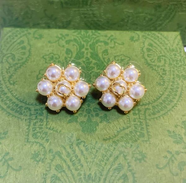 chic pearl flower charm ear stud earring aretes women fashion designer letter brass earrings for lady female party wedding jewelry gift with, Golden;silver
chic pearl flower charm ear stud earring aretes women fashion designer letter brass earrings for lady female party wedding jewelry gift with, Golden;silver