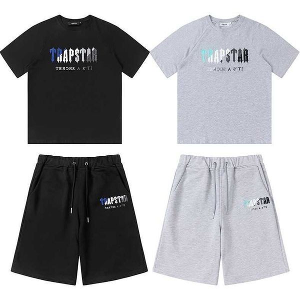 trapstar short sleeved shorts for men men's t-shirts relaxed casual a sports suit towel embroidered letters blue and white short-sleeve, Black;brown
trapstar short sleeved shorts for men men's t-shirts relaxed casual a sports suit towel embroidered letters blue and white short-sleeve, Black;brown