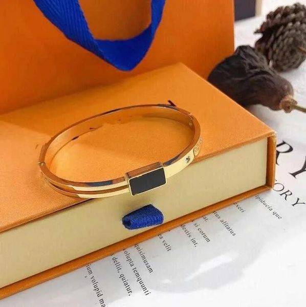 fashion men bangles women bangle designers old flowers metal couple jewelry bracelets gift party gold designers classic bracelet, Black
fashion men bangles women bangle designers old flowers metal couple jewelry bracelets gift party gold designers classic bracelet, Black