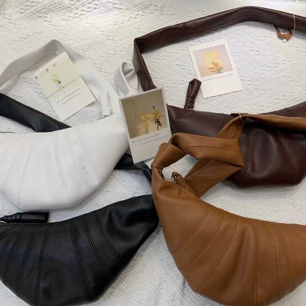 shoulder bags stuff sacks ox horn leather armpit leisure broadband chest dumpling single messenger wallets 230110
shoulder bags stuff sacks ox horn leather armpit leisure broadband chest dumpling single messenger wallets 230110