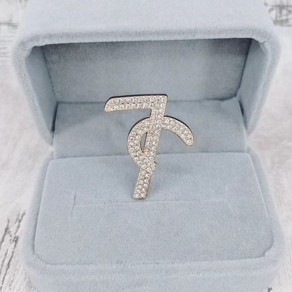 fashion jewelry lapel pins letters brand brooches luxury women designer brooch pins alloy crystal rhinestone broche charm men a badge broche, Gray
fashion jewelry lapel pins letters brand brooches luxury women designer brooch pins alloy crystal rhinestone broche charm men a badge broche, Gray
