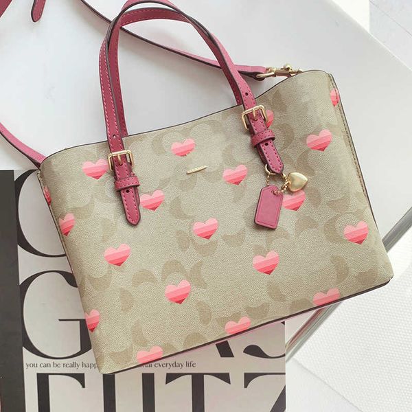 designer heart-shaped pattern handbags high capacity tote fashion shoulder bag women crossboby bags luxury famous brand shopping purse
designer heart-shaped pattern handbags high capacity tote fashion shoulder bag women crossboby bags luxury famous brand shopping purse