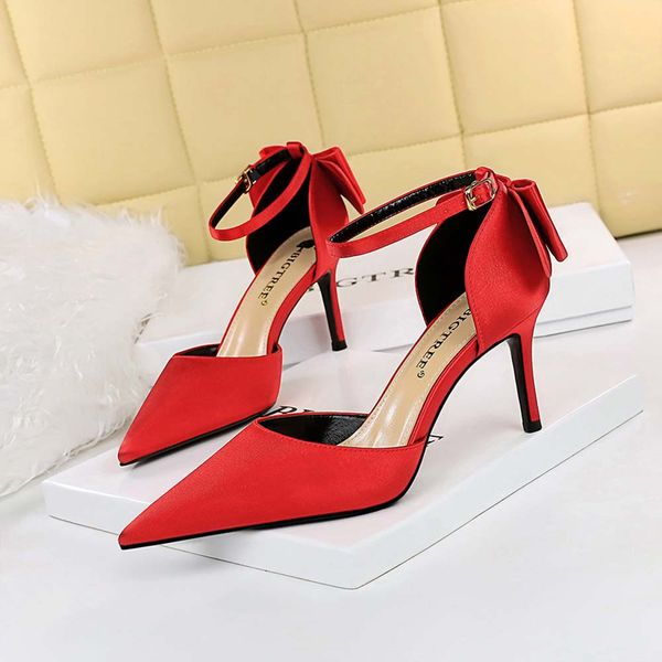 slotted high-heeled shoes designer 2023 spring new sweet women's thin high-heeled shallow pointed satin hollow back bow, Black
slotted high-heeled shoes designer 2023 spring new sweet women's thin high-heeled shallow pointed satin hollow back bow, Black