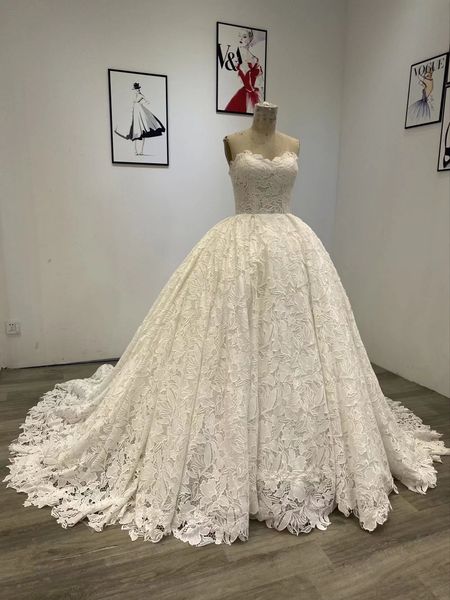 glamorous ball gown wedding dresses strapless lace applicant embroidery on satin floor length custom made plus side vestidos de novia, White
glamorous ball gown wedding dresses strapless lace applicant embroidery on satin floor length custom made plus side vestidos de novia, White
