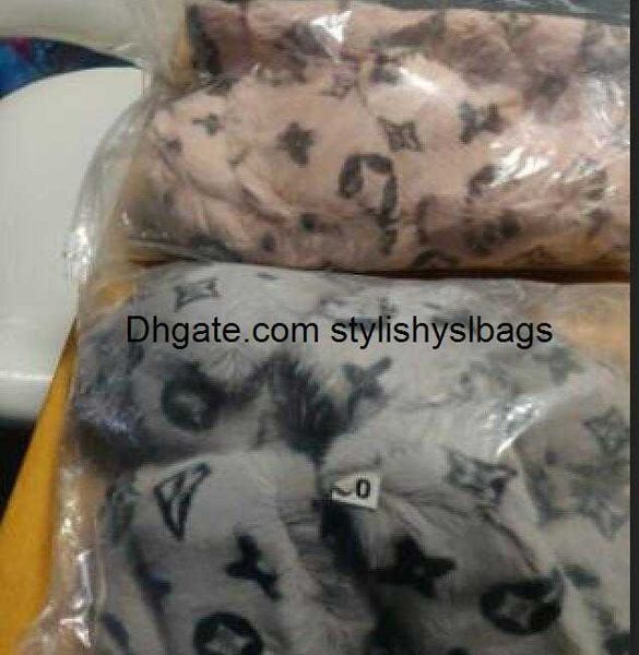 slippers winter indoor fur slippers house full furry soft fluffy plush platform flats heel non slip luxury designer shoes casual ladies 0120, Black
slippers winter indoor fur slippers house full furry soft fluffy plush platform flats heel non slip luxury designer shoes casual ladies 0120, Black