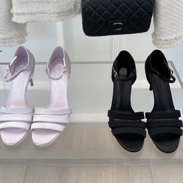 2023 designer womens luxury pearl sandals women satin elegant temperament black white one word buckle shoes ladys fashion back heel high hee
2023 designer womens luxury pearl sandals women satin elegant temperament black white one word buckle shoes ladys fashion back heel high hee