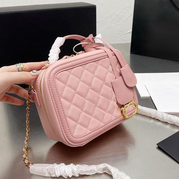 classic filigree vanity case totes bag caviar calfskin leather luxury designer quilted plaid gold metal bags chain double zipper crossbody c
classic filigree vanity case totes bag caviar calfskin leather luxury designer quilted plaid gold metal bags chain double zipper crossbody c
