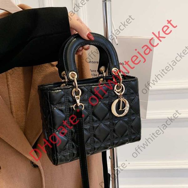 luxury lingge small bag women's handbags 2023 popular designers new fashion chain portable princess net red single shoulder messenger
luxury lingge small bag women's handbags 2023 popular designers new fashion chain portable princess net red single shoulder messenger