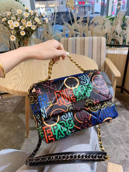 flap bag graffiti bags 2022 r brand fashion shoulder handbags quality women thread chains bag clutch purse cross body totes
flap bag graffiti bags 2022 r brand fashion shoulder handbags quality women thread chains bag clutch purse cross body totes