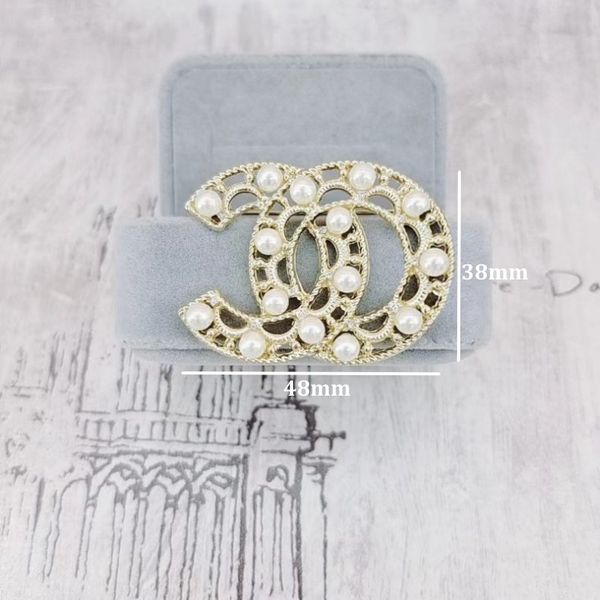 jewelry noddy badge luxury women men designer brooch brand letter brooches 18k gold plated inlay crystal rhinestone broche charm pearl lapel, Gray
jewelry noddy badge luxury women men designer brooch brand letter brooches 18k gold plated inlay crystal rhinestone broche charm pearl lapel, Gray