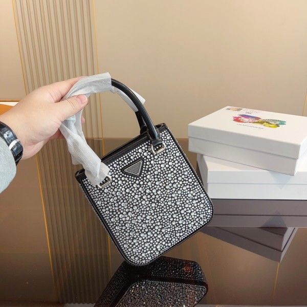 women bags totes diamond inlaid vegetable basket handbag shoulder bags fashion shopping satchels crossbody messenger bag luxury designer pur
women bags totes diamond inlaid vegetable basket handbag shoulder bags fashion shopping satchels crossbody messenger bag luxury designer pur