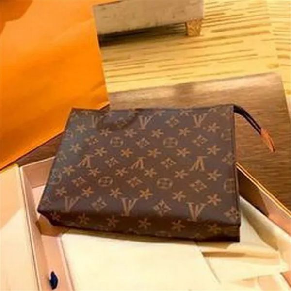 2023 quality new hand bag travel toiletry pouch 26cm protection makeup clutch womens leather waterproof cosmetic bags for women with dust ba
2023 quality new hand bag travel toiletry pouch 26cm protection makeup clutch womens leather waterproof cosmetic bags for women with dust ba