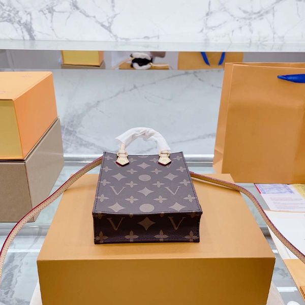 bags designer bag chain crossbody clutch messenger cross body box shoulder bag fashion handbags metal chain womens fashion handbags accessor
bags designer bag chain crossbody clutch messenger cross body box shoulder bag fashion handbags metal chain womens fashion handbags accessor