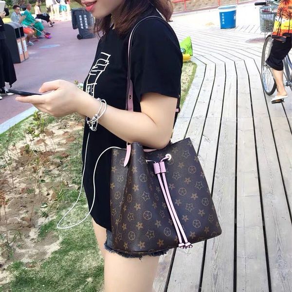 shoulder bag 2023 new high-capacity outdoor bucket bag men's and women's outdoor cross-printed messenger bag
shoulder bag 2023 new high-capacity outdoor bucket bag men's and women's outdoor cross-printed messenger bag