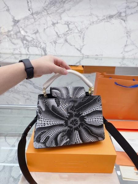 women bags caucines bb taurillon calfskin handbag backpack shoulder bags fashion shopping satchels crossbody messenger bag luxury designer p
women bags caucines bb taurillon calfskin handbag backpack shoulder bags fashion shopping satchels crossbody messenger bag luxury designer p